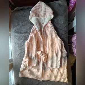 Lauren Conrad pink fleece robe